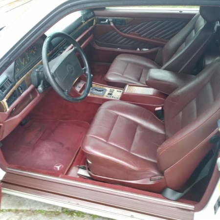 Mercedes SEC 560 Czerwone Wnętrze