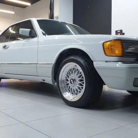  Mercedes sec560 1990 biały z czerwonym wnętrzem