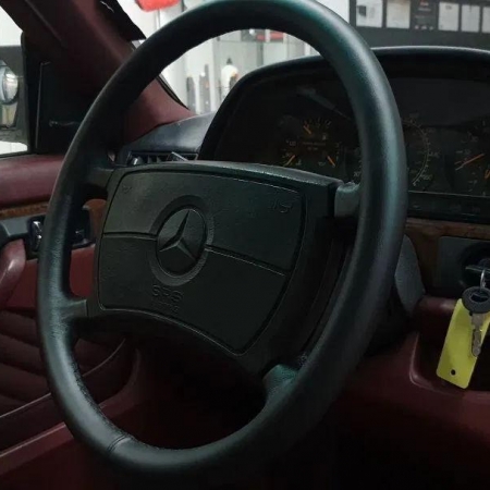  Mercedes sec560 1990 biały z czerwonym wnętrzem