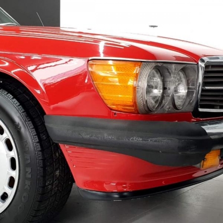 Mercedes SL560 R107 Czerwony po renowacji