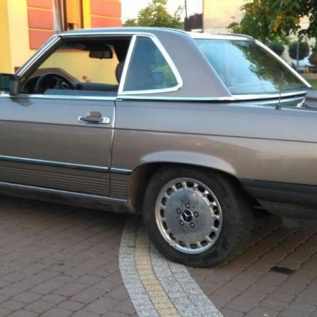 Mercedesl SL560 Beżowy