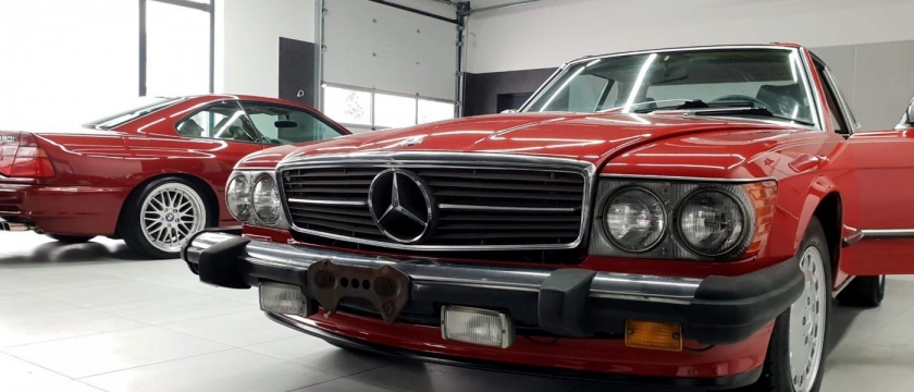  Mercedes SL560 R107 Czerwony po renowacji